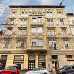 Apple Tree Apartment